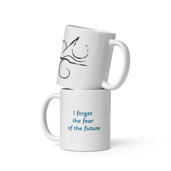 white glossy mug